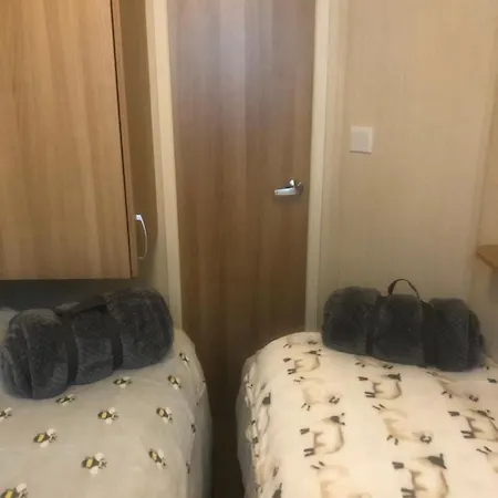 Cosy Holiday Caravan Minutes From The Beach Aberystwyth Exterior photo