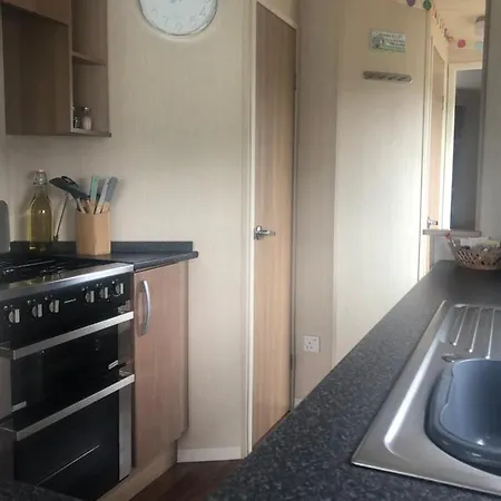 Cosy Holiday Caravan Minutes From The Beach Aberystwyth Exterior photo