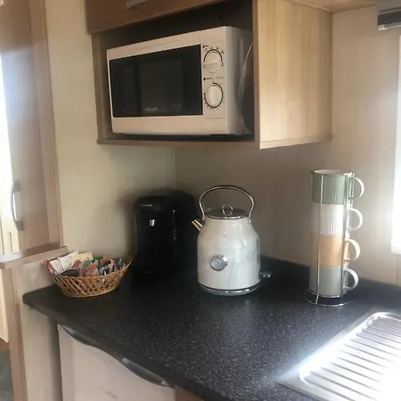 Cosy Holiday Caravan Minutes From The Beach Aberystwyth Exterior photo