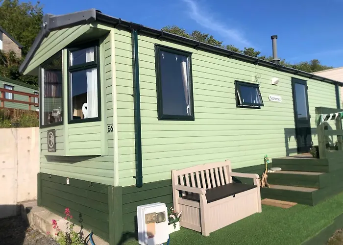 Cosy Holiday Caravan Minutes From The Beach