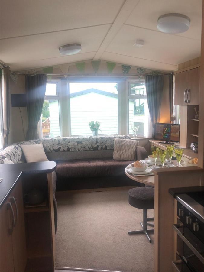 Cosy Caravan Minutes From The Holiday home *
