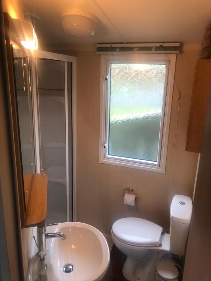 Cosy Caravan Minutes From The