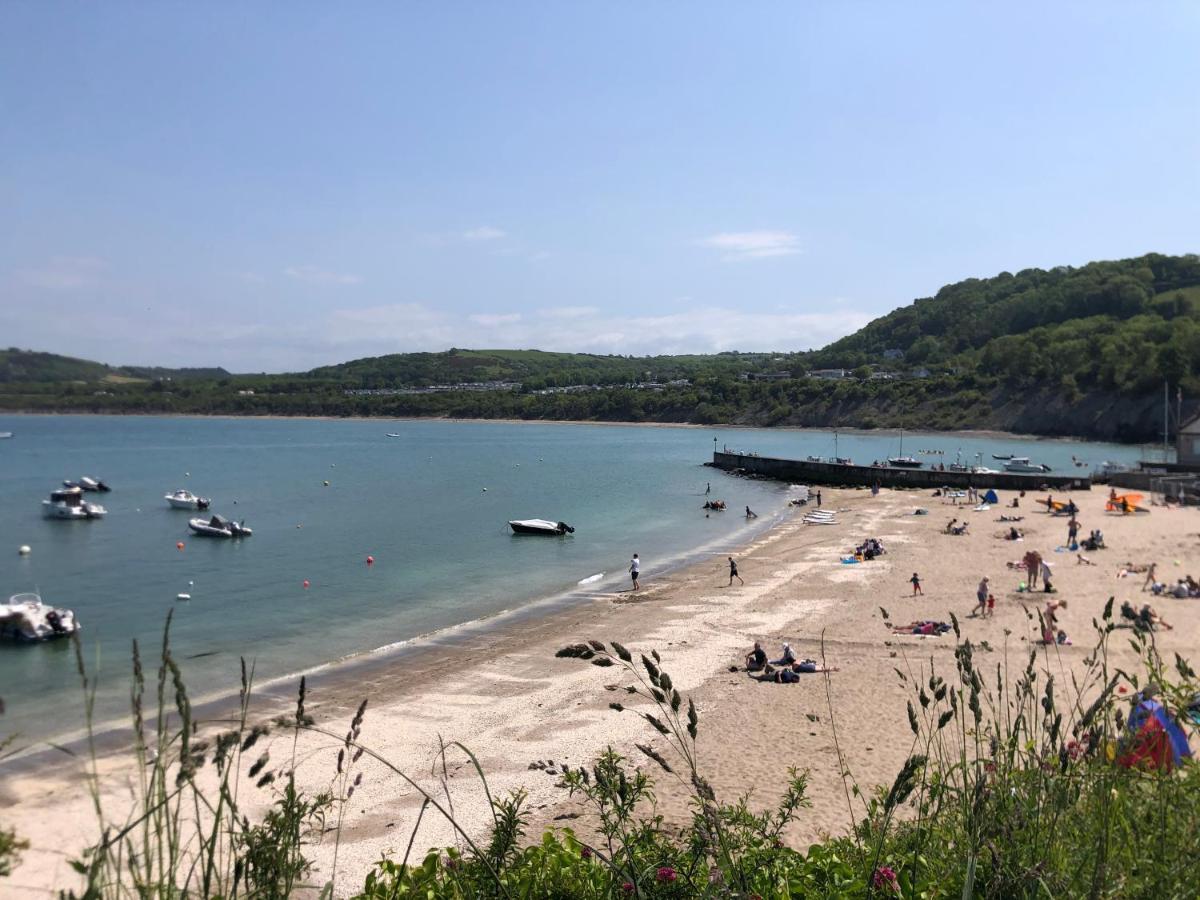 Cosy Caravan Minutes From The