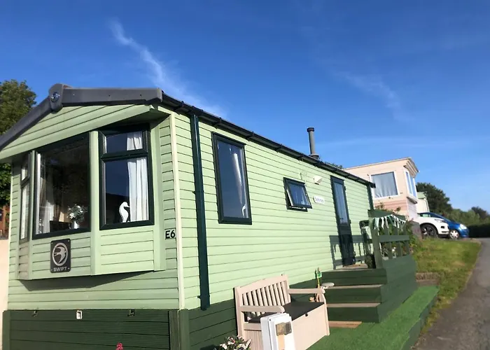 Cosy Holiday Caravan Minutes From The Beach