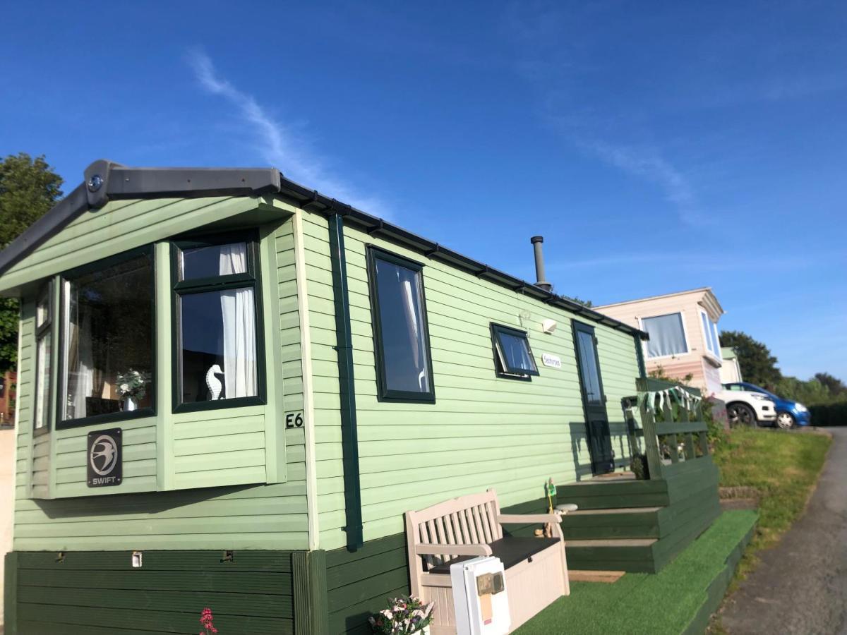 Cosy Caravan Minutes From The *