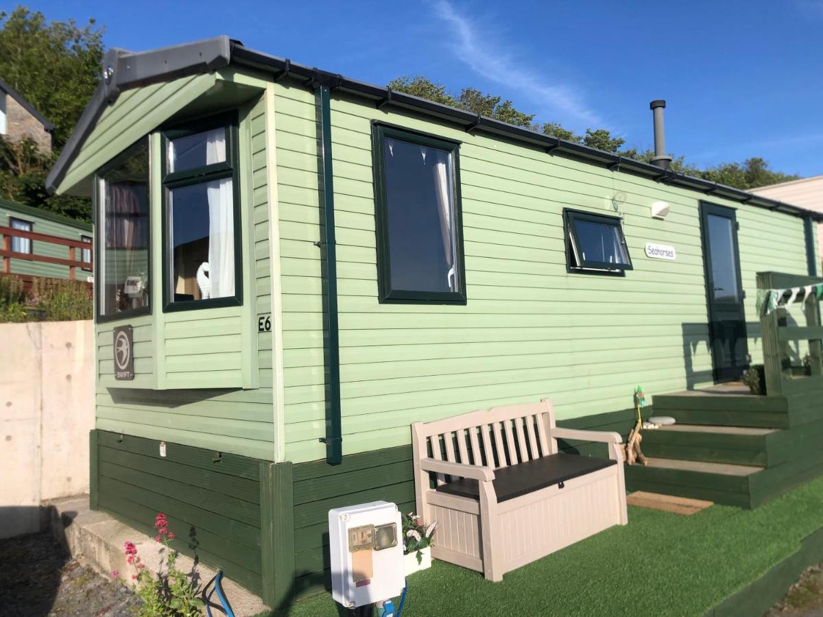 Cosy Caravan Minutes From The Holiday home *
